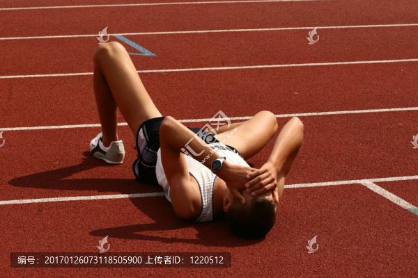 倒下的運(yùn)動(dòng)員-匯圖網(wǎng) www.fosd68.com 倒下的運(yùn)動(dòng)員