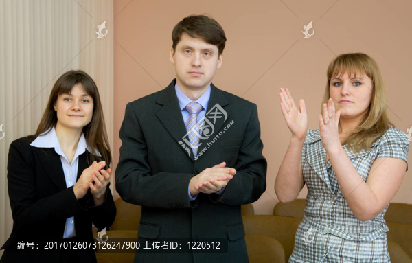 大家鼓掌