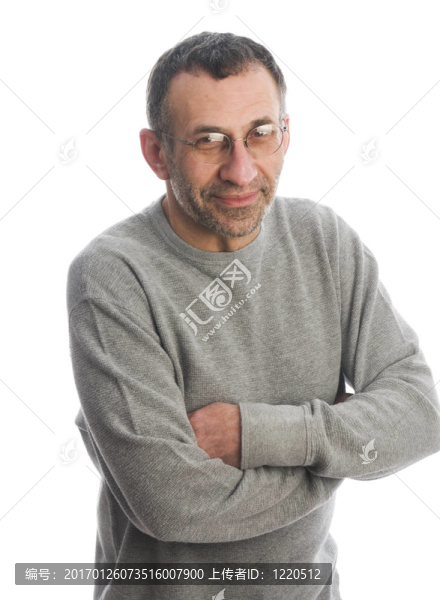 中年男子笑著