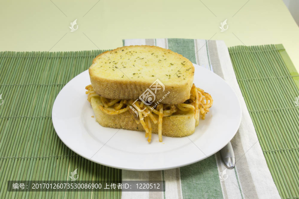 意大利面三明治