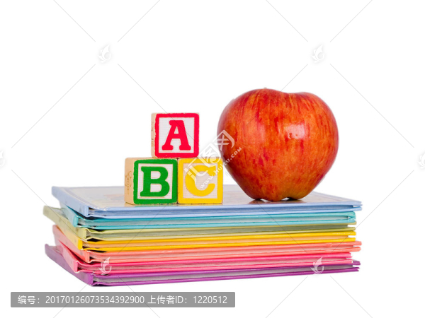 ABC積木和蘋果在兒童書籍上的應(yīng)用