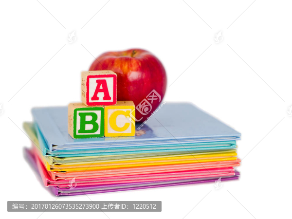 ABC積木和蘋果在兒童書籍上的應(yīng)用