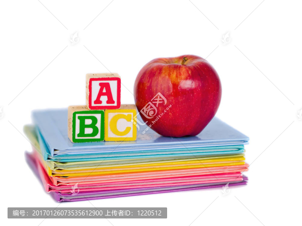 ABC積木和蘋果在兒童書籍上的應用