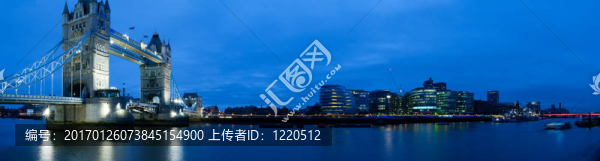 塔橋和錫蒂在夜間