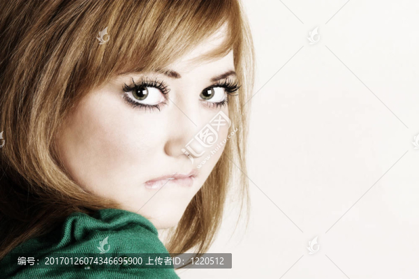 年輕女性