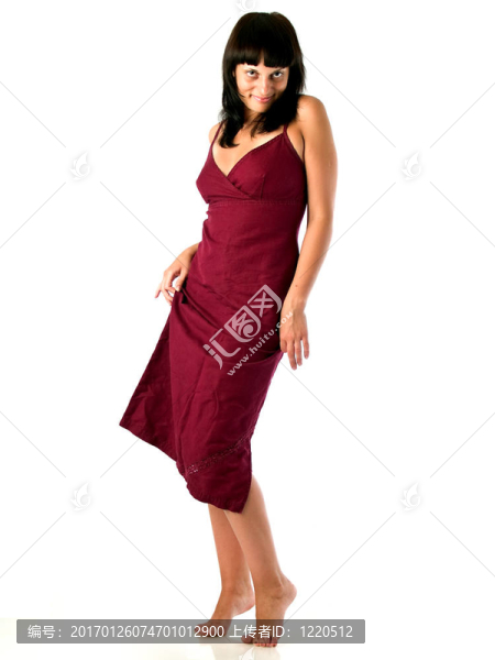 太陽裙中的年輕美女