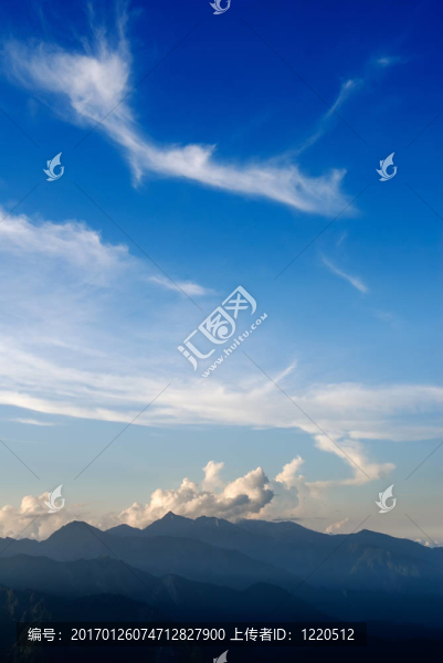 Pinky,Clouds和山