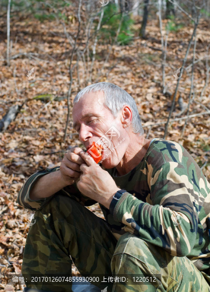 Man,Eating,Pepper,14