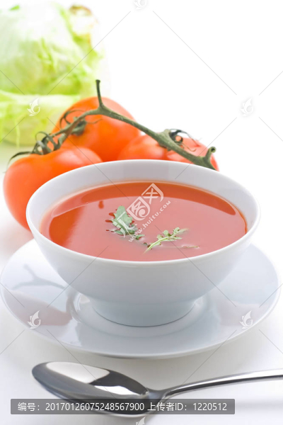 美味健康的自制番茄湯和蔬菜