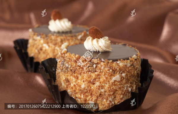小型巧克力蛋糕