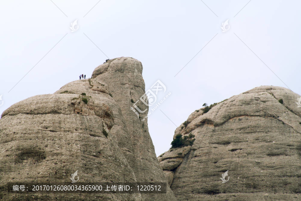 三登山者在Monserat