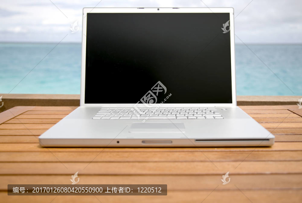 筆記本電腦在戶外