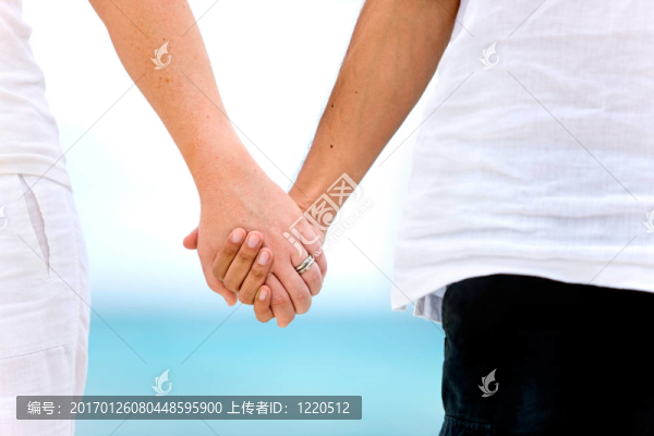 情侶手拉手