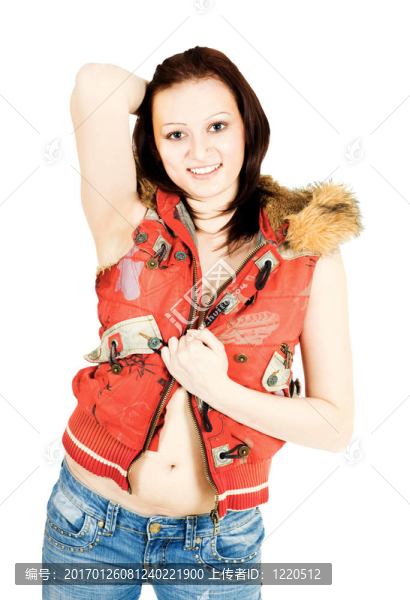 站在女人抱著unziped夾克