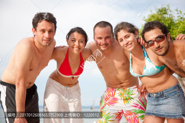 海灘上的朋友-匯圖網(wǎng) www.fosd68.com 海灘上的朋友