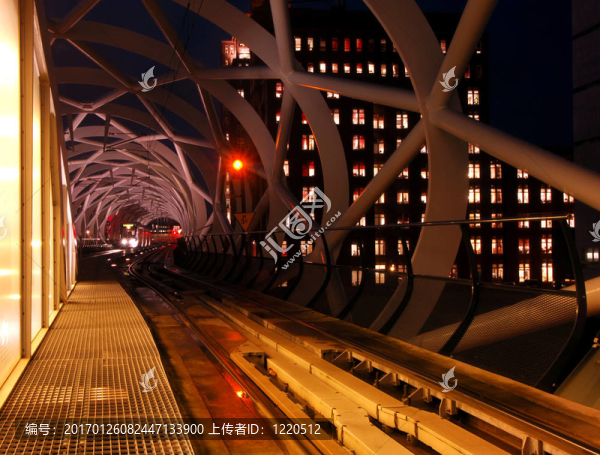 有軌電車平臺(tái)