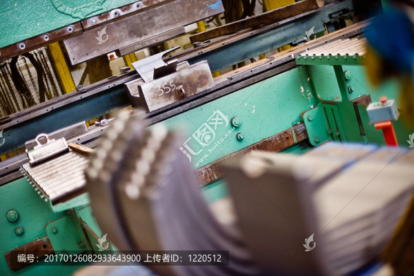 液壓折彎機(jī)