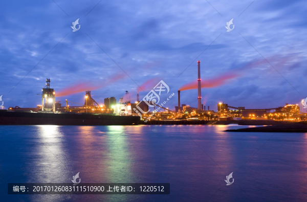 夜間鋼鐵廠