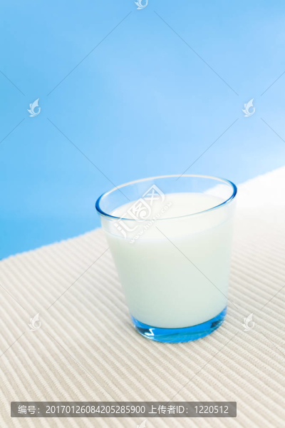 一杯牛奶