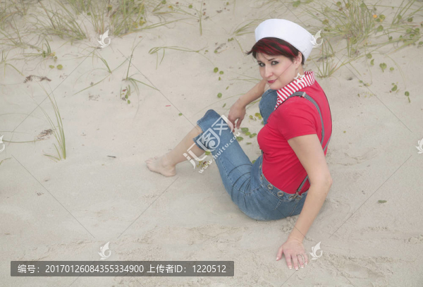 海灘上的水手女人