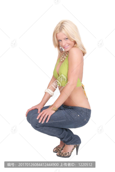 金發(fā)女孩蹲