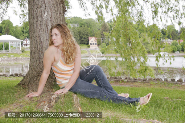 公園里的女人