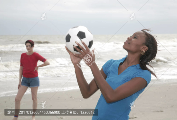 女人和足球