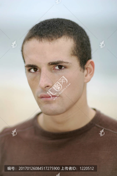 黑頭發(fā)的人-匯圖網(wǎng) www.fosd68.com 黑頭發(fā)的人