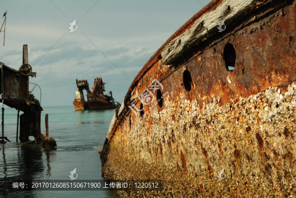Rusty,Wrecks在陽光下