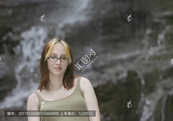 戶外的女人肖像