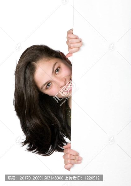 出現(xiàn)在框架上的女孩