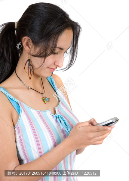 女孩發(fā)送短信