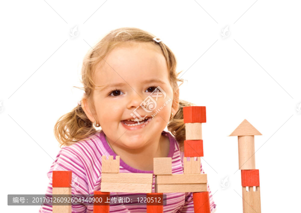 快樂女孩與木塊