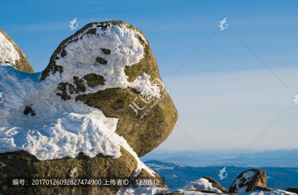 石頭山上