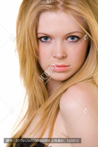 年輕金發(fā)女人