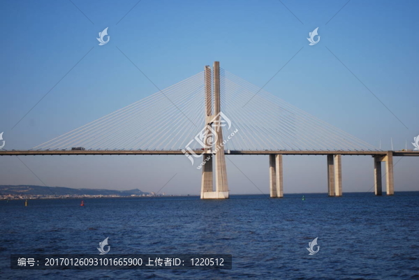 達伽馬大橋塔霍河在Lisbon