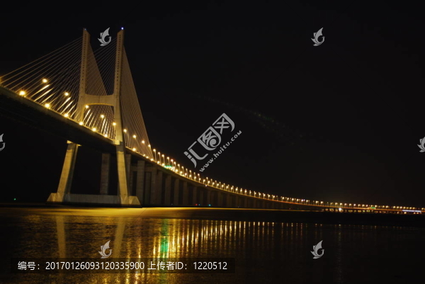 達(dá)伽馬大橋塔霍河在Lisbon