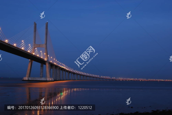達(dá)伽馬大橋塔霍河在Lisbon