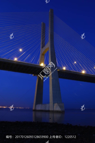 達(dá)伽馬大橋塔霍河在Lisbon