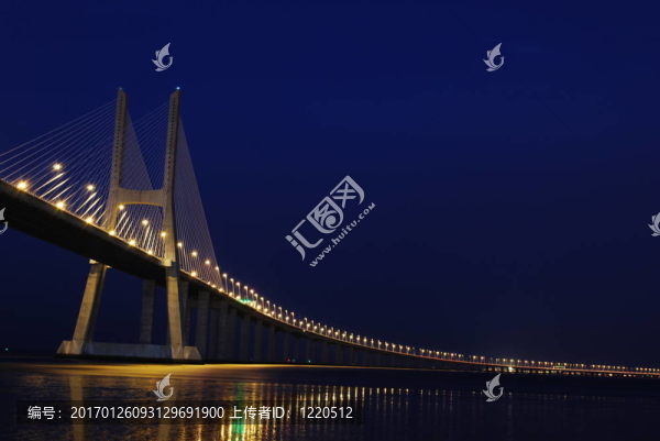 達(dá)伽馬大橋塔霍河在Lisbon