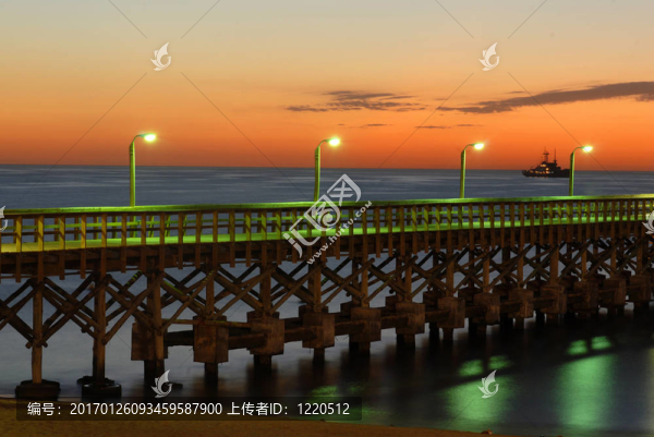 日落海灘碼頭