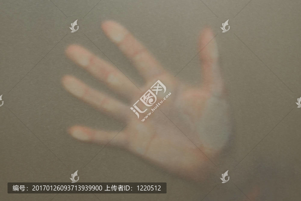 玻璃后面