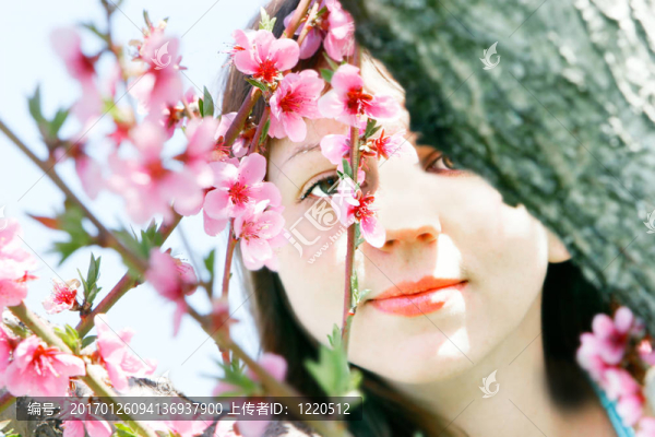 春園中的少女