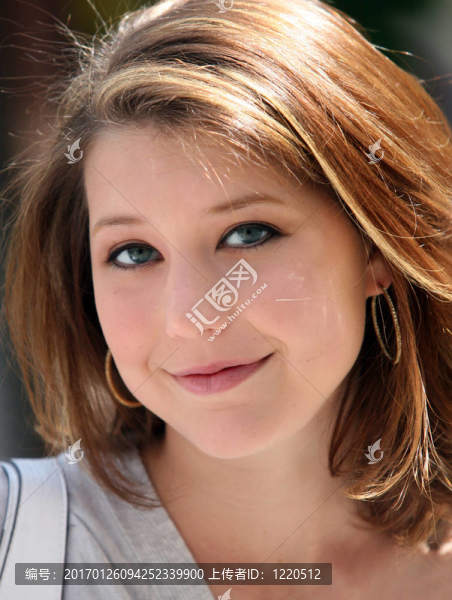 女孩微笑-匯圖網(wǎng) www.fosd68.com 女孩微笑