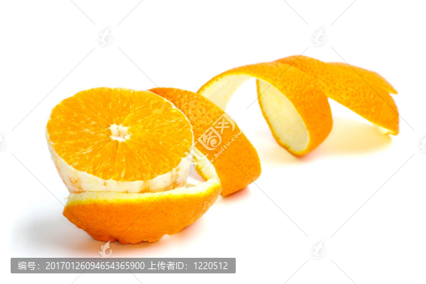 橘子片和一些螺旋狀的果皮