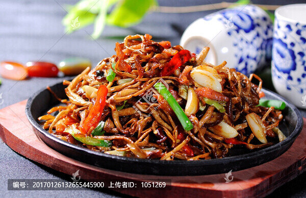 茶樹菇炒炭燒肉
