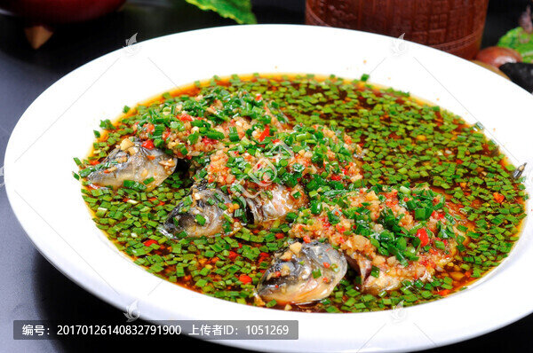 涼拌鯽魚(yú)