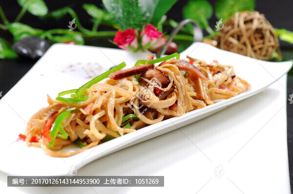 腌肉炒筍絲