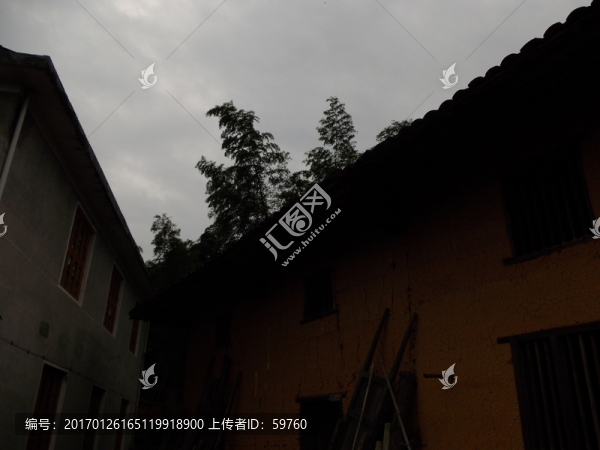 農(nóng)村老宅天空剪影