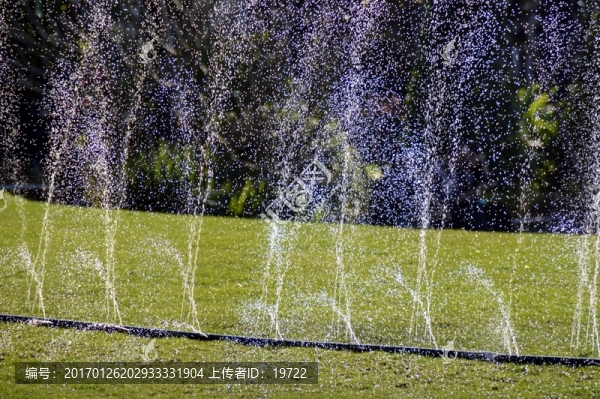 草地灑水